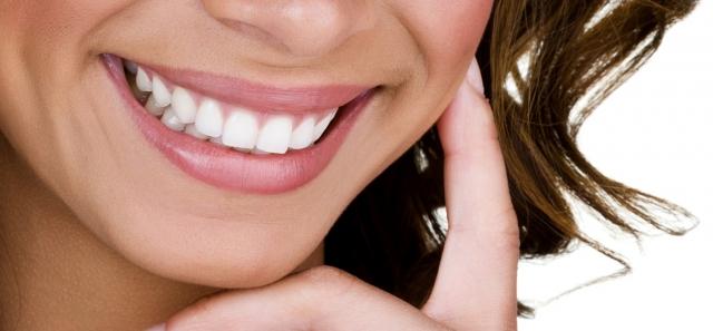 The Difference Between Veneers and Crowns